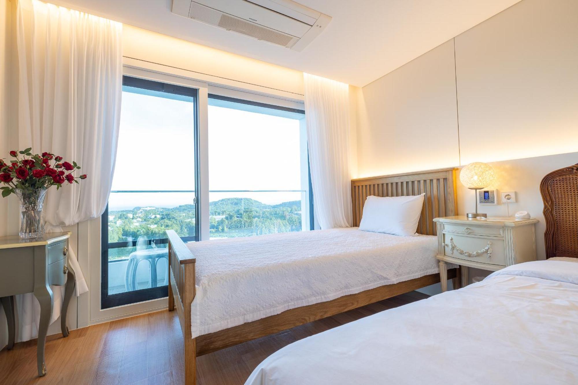Jeju Bunkerhotel&Resort Seogwipo Exterior photo